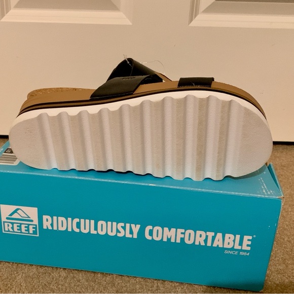 Reef Black and Tan Cushion Beach Platform Sandals size 9 - Picture 3 of 3